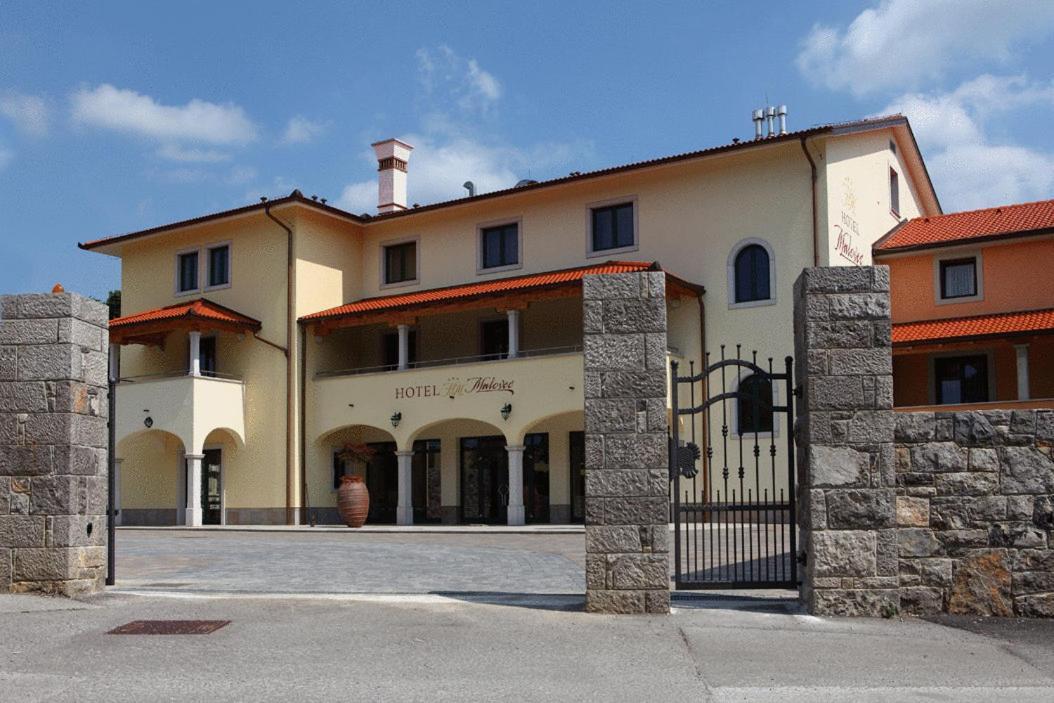 Bed And Breakfast Malovec Divaca Bagian luar foto
