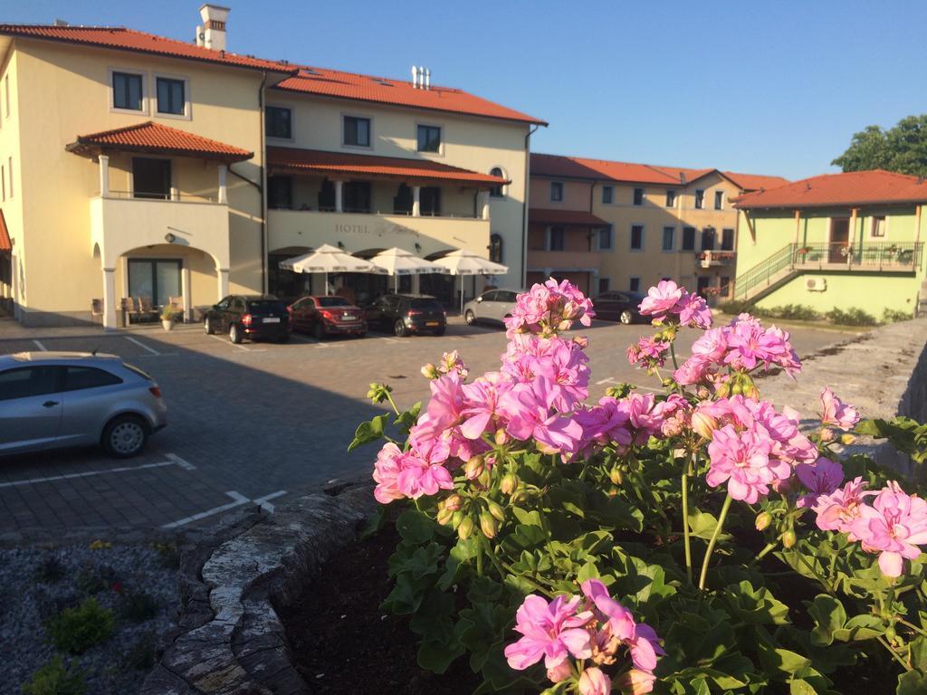 Bed And Breakfast Malovec Divaca Bagian luar foto