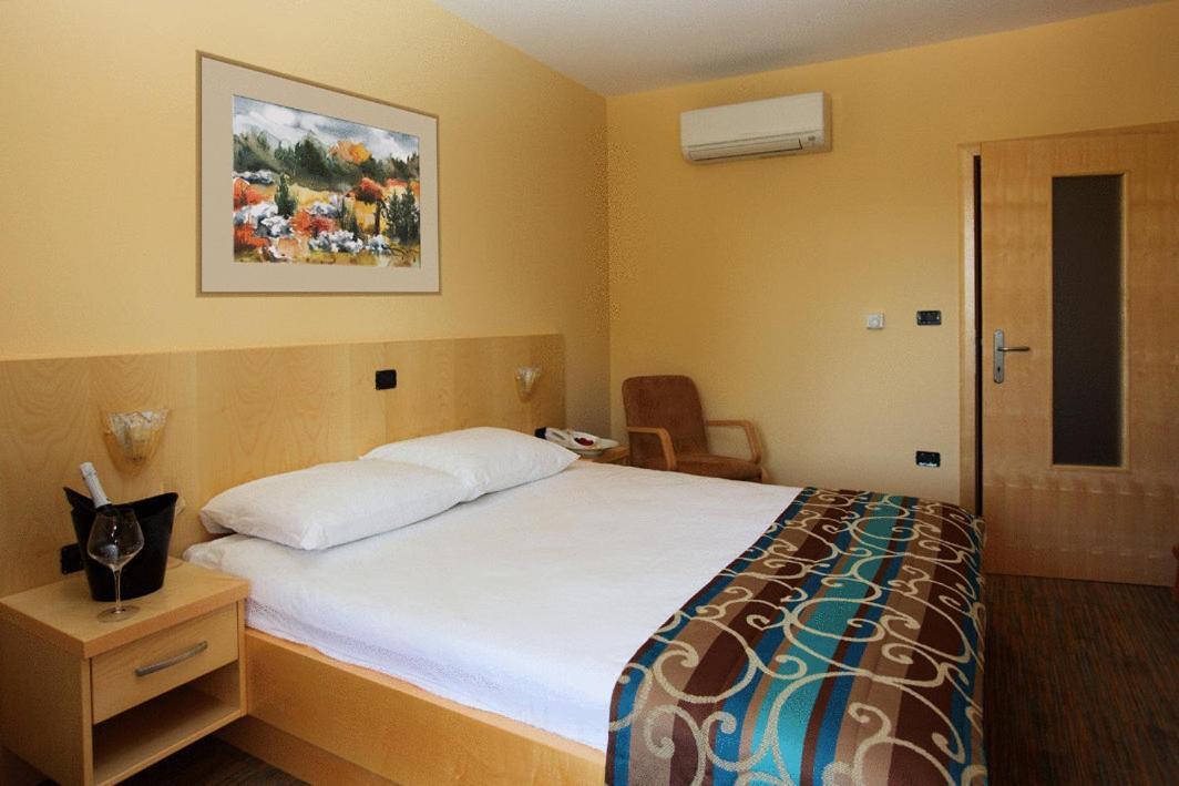 Bed And Breakfast Malovec Divaca Bagian luar foto
